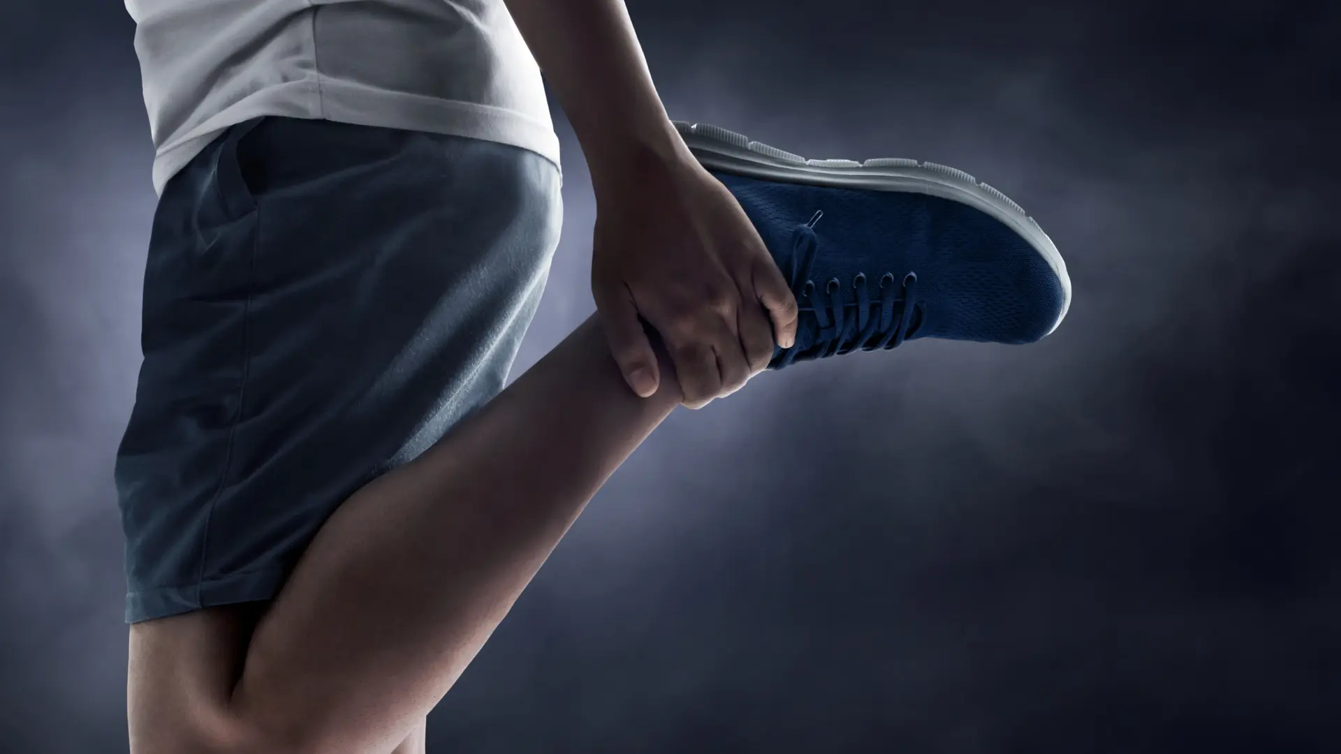 Hombre Estirando las articulaciones Hipnosis Deportiva Instituto de Hipnosis y Psicologia