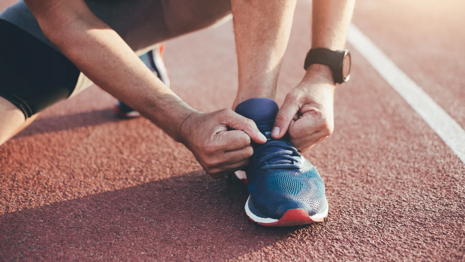Hombre preparándose para hacer deporte Hipnosis Deportiva Instituto de Hipnosis y Psicologia